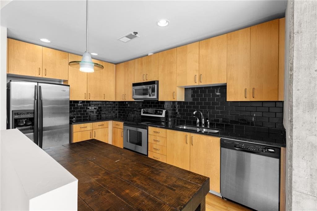 1 bedroom, 1 bathroom, 722 sq ft condominium for sale at 361 17th Street 1709, Atlanta, GA 30363 — photo 9