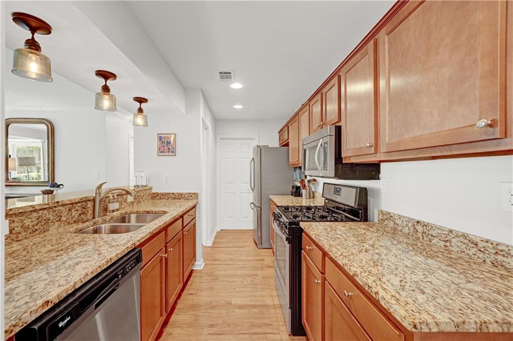 2 bedroom, 2 bathroom, 1,382 sq ft condominium under contract at 1538 Chantilly Drive 112, Atlanta, GA 30324 — photo 5
