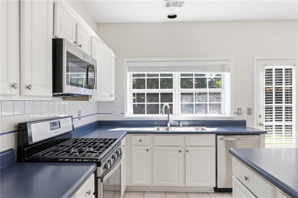 4 bedroom, 3 bathroom, 2,268 sq ft single family residence under contract at 4320 Sugar Maple, Acworth, GA 30101 — photo 9