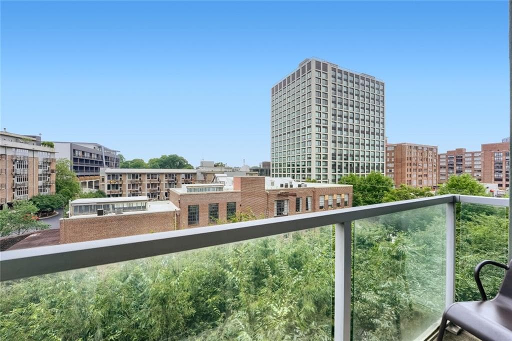 1 bedroom, 1 bathroom, 722 sq ft condominium for sale at 620 Glen Iris Drive 216, Atlanta, GA 30308 — photo 2