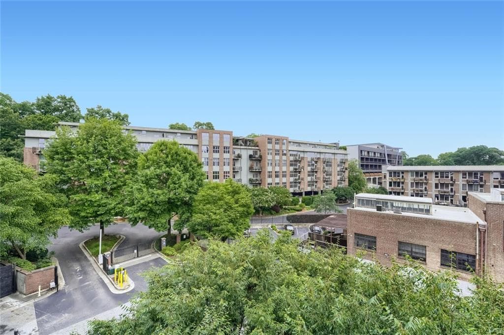 1 bedroom, 1 bathroom, 722 sq ft condominium for sale at 620 Glen Iris Drive 216, Atlanta, GA 30308 — photo 3