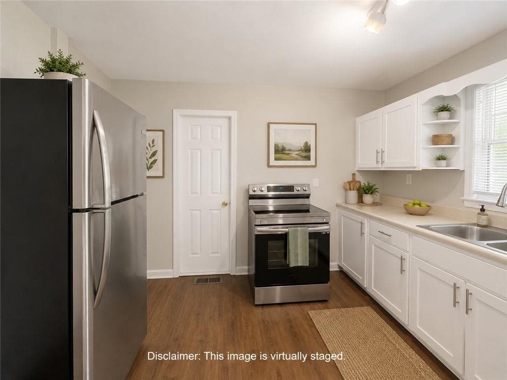 5 bedroom, 2 bathroom, 1,800 sq ft single family residence for sale at 478 Pine Drive, Stone Mountain, GA 30083 — photo 3