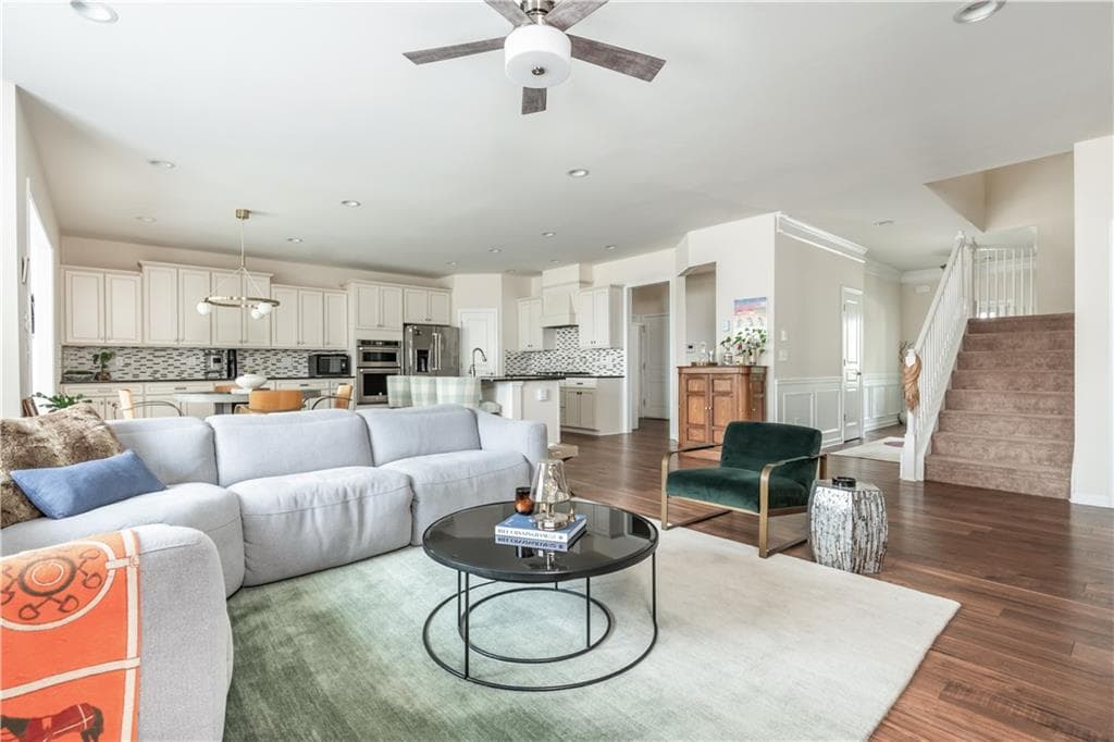 4 bedroom, 4 bathroom, 3,200 sq ft single family residence under contract at 1117 Regal Hills Lane, Mableton, GA 30126 — photo 3