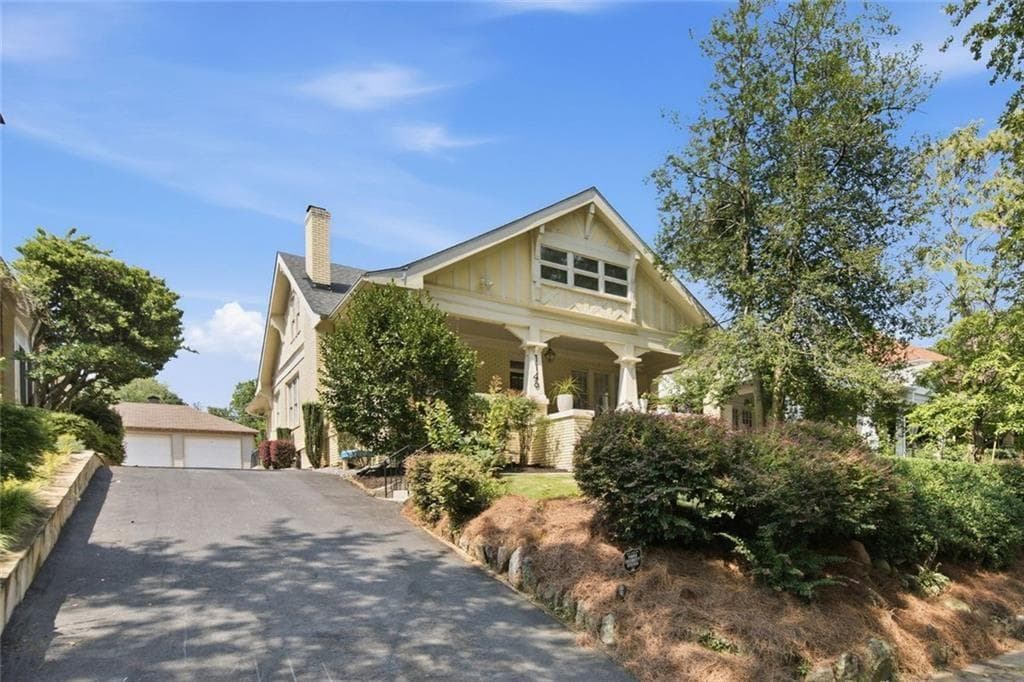 6 bedroom, 4 bathroom, 3,686 sq ft single family residence under contract at 1146 St Augustine Place, Atlanta, GA 30306 — photo 2