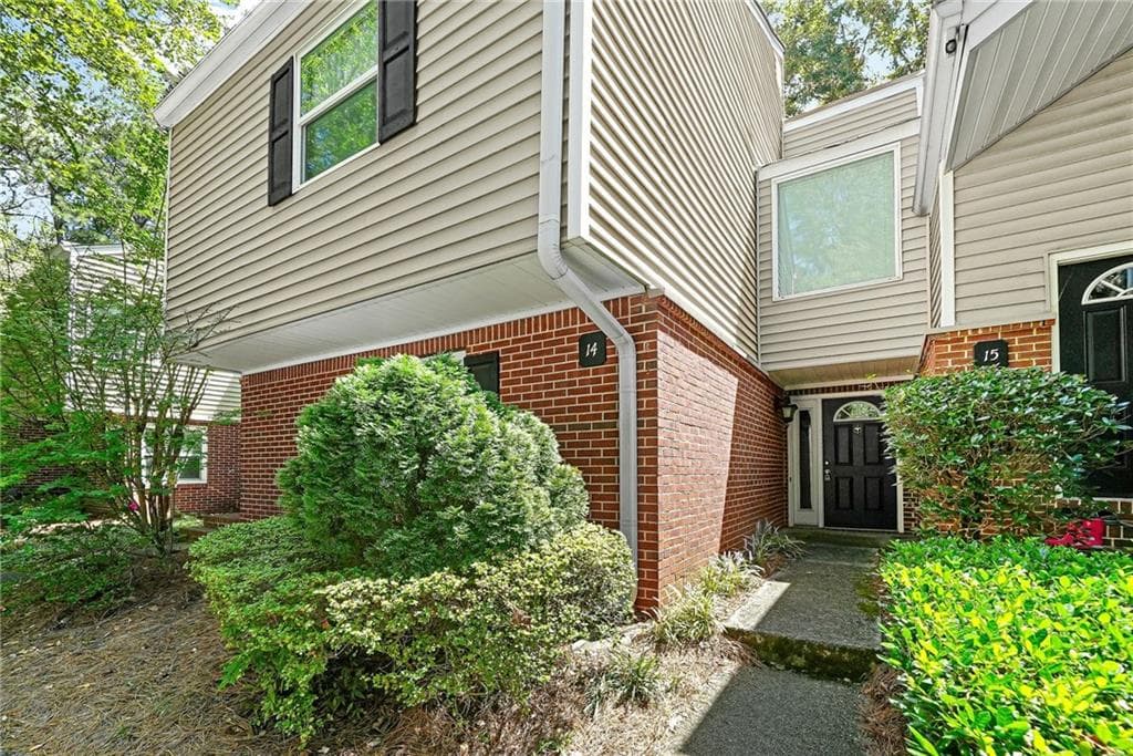 2 bedroom, 2 bathroom, 1,900 sq ft condominium for sale at 14 Dunwoody Springs Drive, Sandy Springs, GA 30328 — photo 2