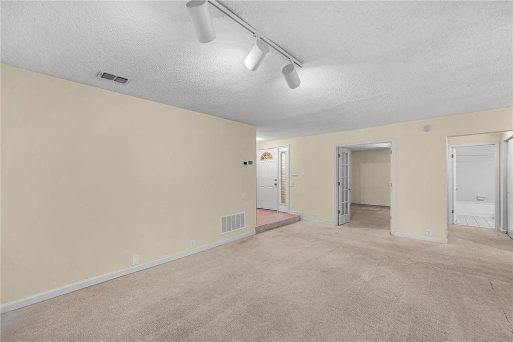 2 bedroom, 2 bathroom, 1,900 sq ft condominium for sale at 14 Dunwoody Springs Drive, Sandy Springs, GA 30328 — photo 7