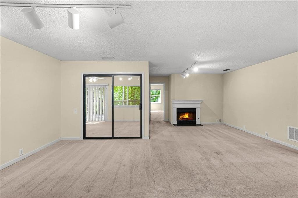 2 bedroom, 2 bathroom, 1,900 sq ft condominium for sale at 14 Dunwoody Springs Drive, Sandy Springs, GA 30328 — photo 6