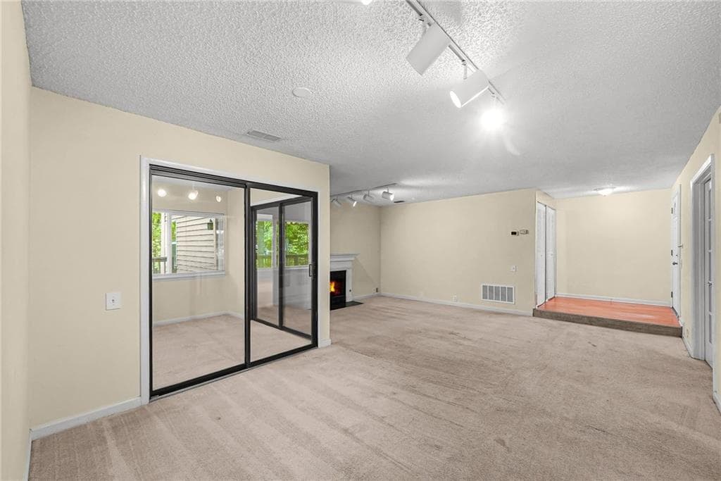 2 bedroom, 2 bathroom, 1,900 sq ft condominium for sale at 14 Dunwoody Springs Drive, Sandy Springs, GA 30328 — photo 8