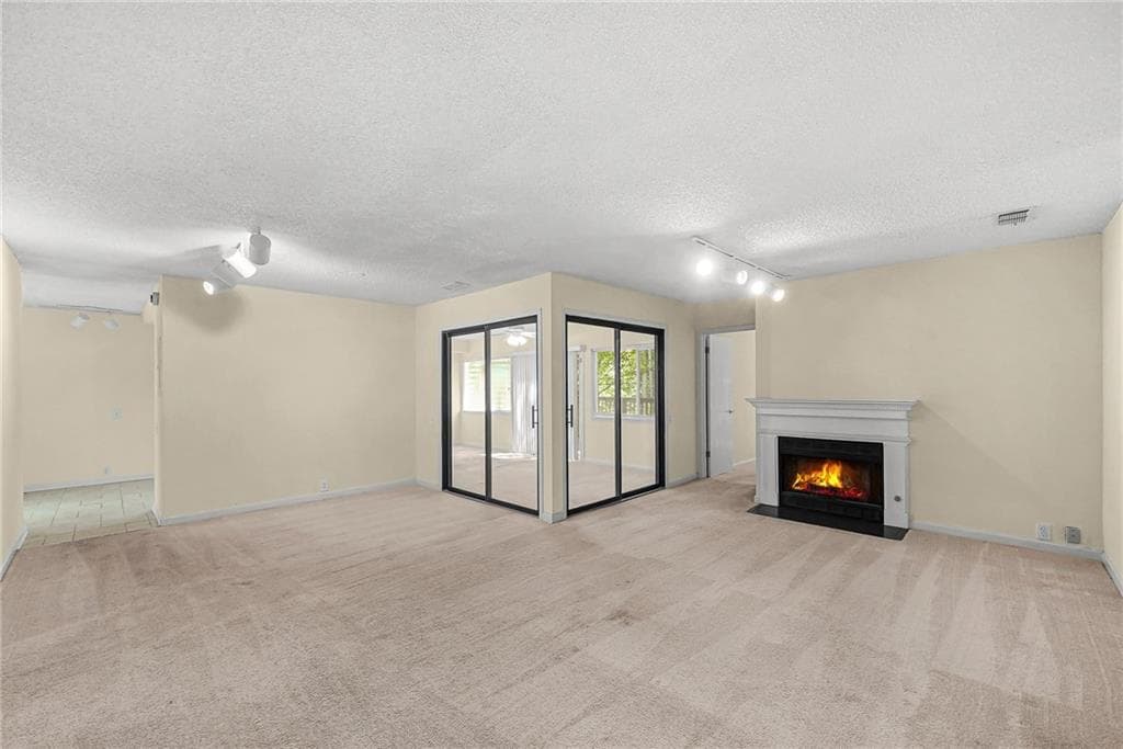 2 bedroom, 2 bathroom, 1,900 sq ft condominium for sale at 14 Dunwoody Springs Drive, Sandy Springs, GA 30328 — photo 4