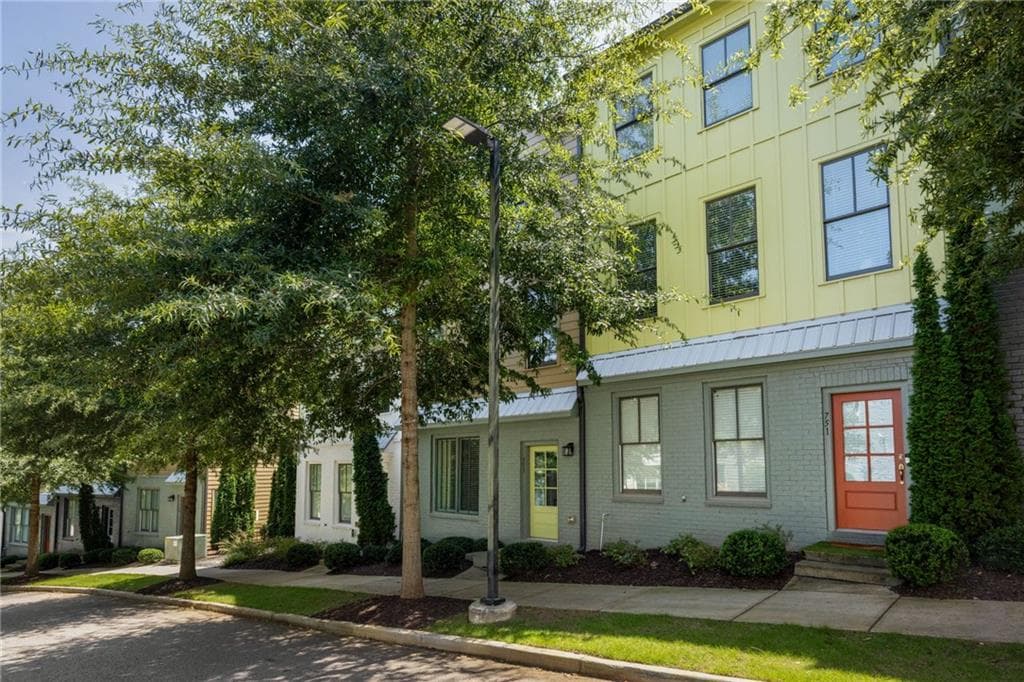 3 bedroom, 4 bathroom, 2,073 sq ft townhouse for sale at 753 SE Hamilton Circle, Atlanta, GA 30312 — photo 2