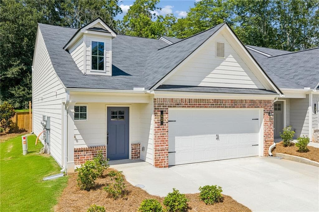 3 bedroom, 3 bathroom, 1,689 sq ft townhouse for sale at 42 Silver Leaf Lane 6, Dawsonville, GA 30534