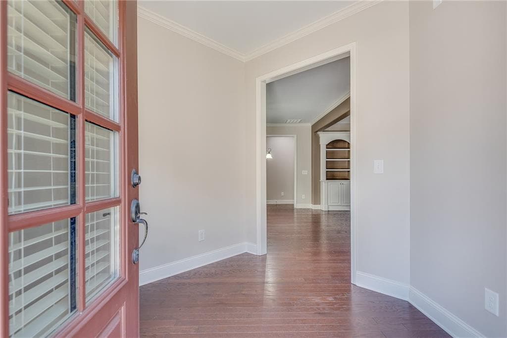 3 bedroom, 3 bathroom, 2,142 sq ft condominium for sale at 2785 Middlecreek Way, Cumming, GA 30041 — photo 3