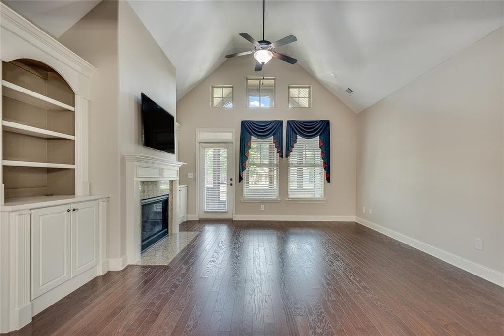 3 bedroom, 3 bathroom, 2,142 sq ft condominium for sale at 2785 Middlecreek Way, Cumming, GA 30041 — photo 9