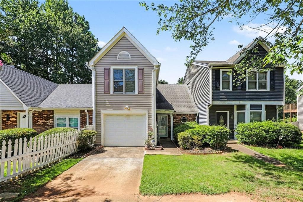 2 bedroom, 3 bathroom, 1,352 sq ft townhouse for sale at 384 Lakeridge Court, Riverdale, GA 30274