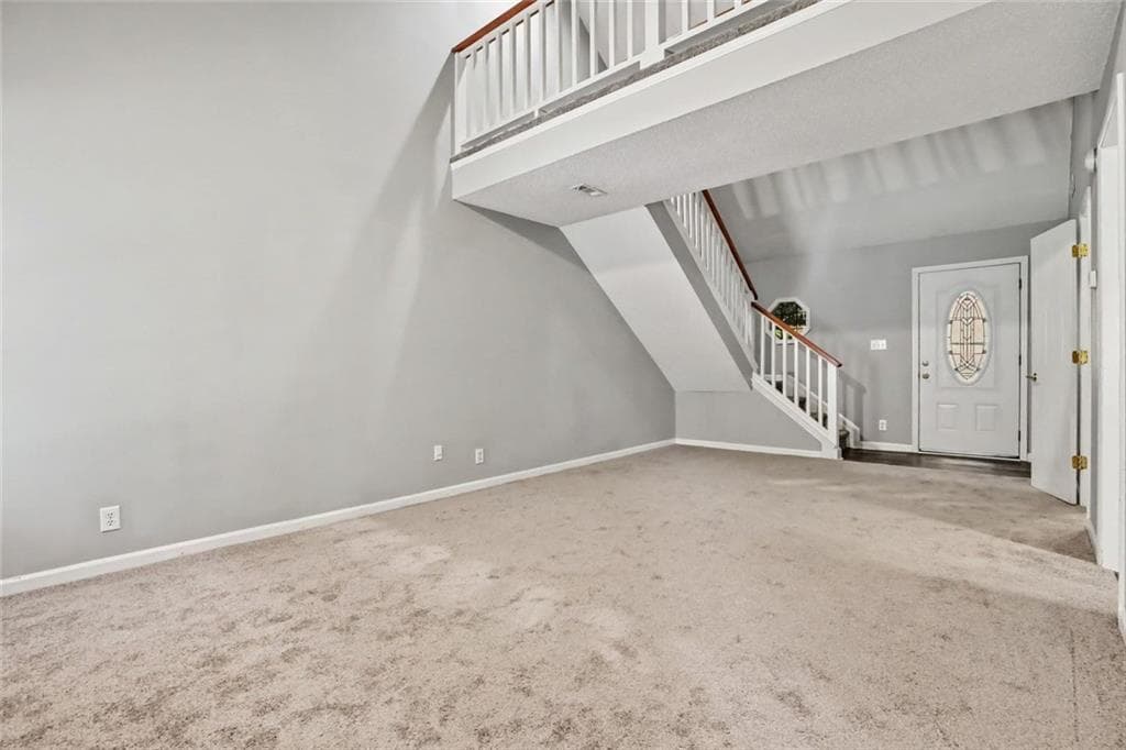 2 bedroom, 3 bathroom, 1,352 sq ft townhouse for sale at 384 Lakeridge Court, Riverdale, GA 30274 — photo 2