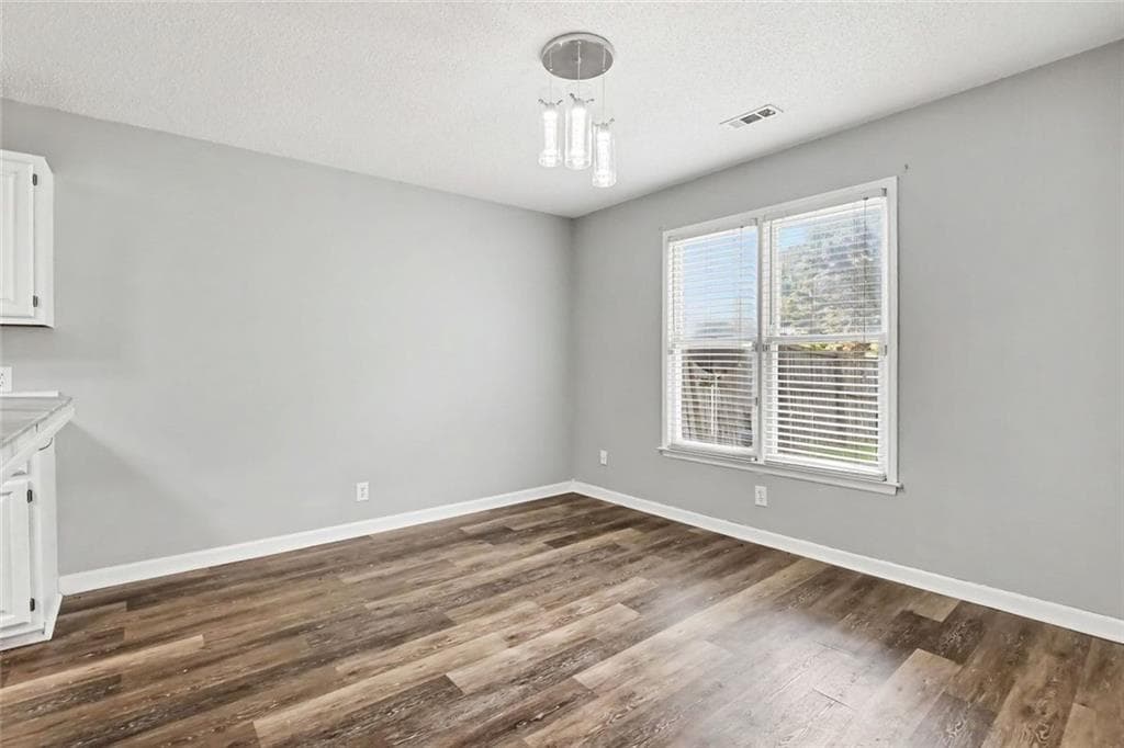 2 bedroom, 3 bathroom, 1,352 sq ft townhouse for sale at 384 Lakeridge Court, Riverdale, GA 30274 — photo 5