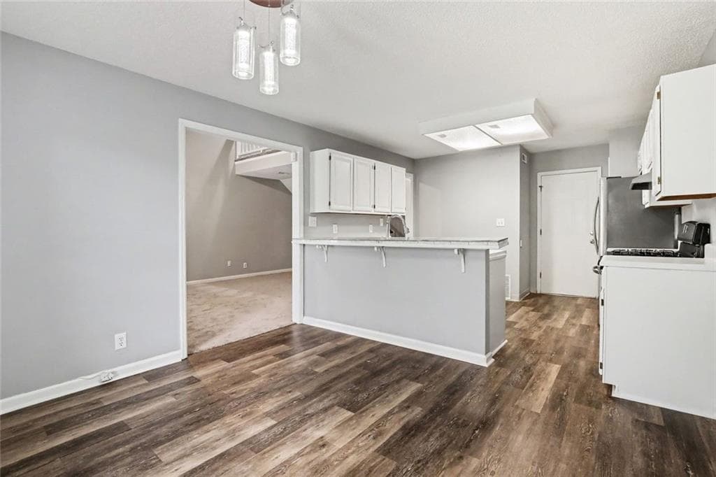 2 bedroom, 3 bathroom, 1,352 sq ft townhouse for sale at 384 Lakeridge Court, Riverdale, GA 30274 — photo 6