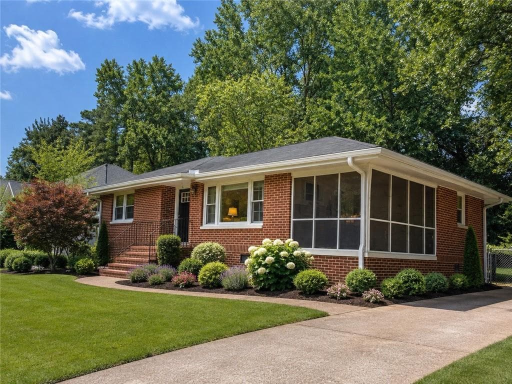 2 bedroom, 1 bathroom, 1,132 sq ft single family residence under contract at 938 Gresham Avenue, Atlanta, GA 30316 — photo 4