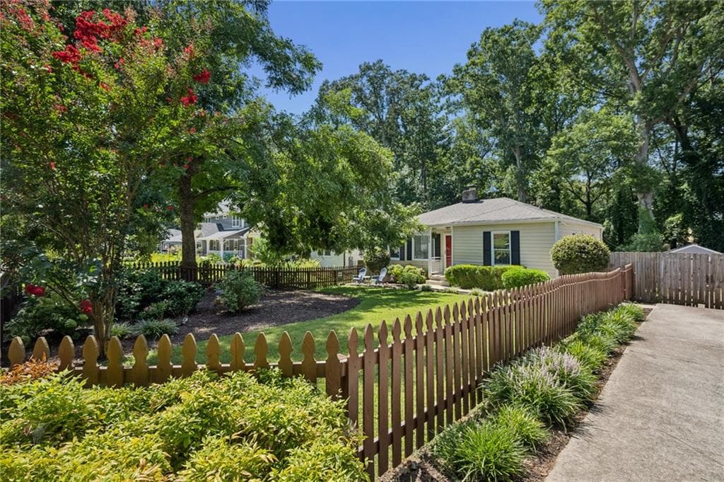 2 bedroom, 2 bathroom, 1,162 sq ft single family residence for sale at 313 Eleanor Street, Atlanta, GA 30317 — photo 3