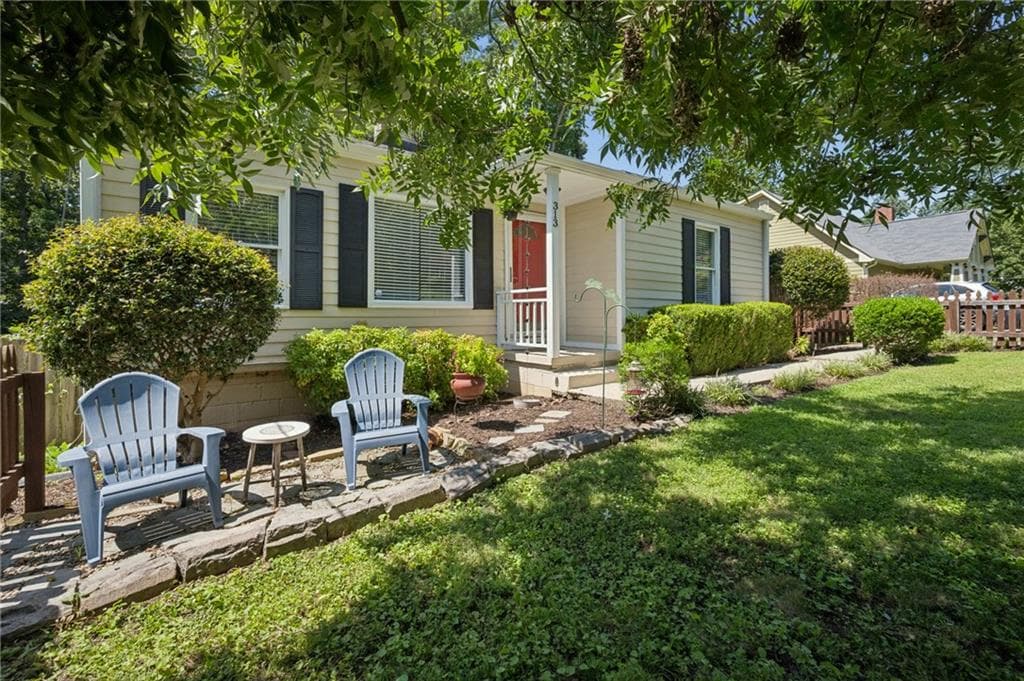2 bedroom, 2 bathroom, 1,162 sq ft single family residence for sale at 313 Eleanor Street, Atlanta, GA 30317 — photo 4
