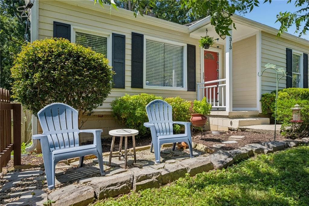 2 bedroom, 2 bathroom, 1,162 sq ft single family residence for sale at 313 Eleanor Street, Atlanta, GA 30317 — photo 6
