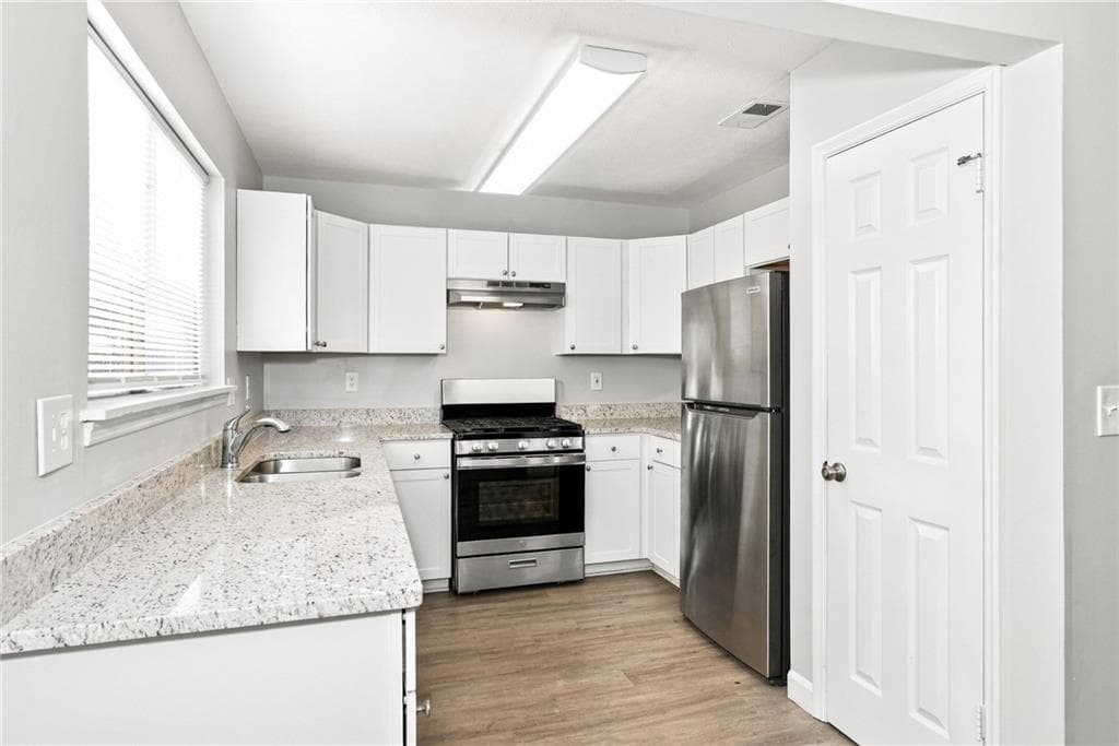 3 bedroom, 2 bathroom, 1,584 sq ft single family residence for rent at 1374 Smokey Mountain Court, Marietta, GA 30066 for $2,325 a month — photo 2