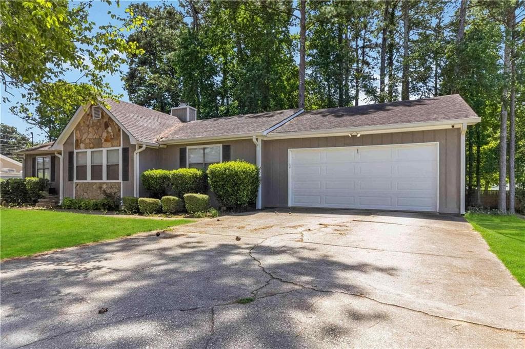 3 bedroom, 2 bathroom, 1,523 sq ft single family residence under contract at 5080 Rex Road, Stockbridge, GA 30281 — photo 2