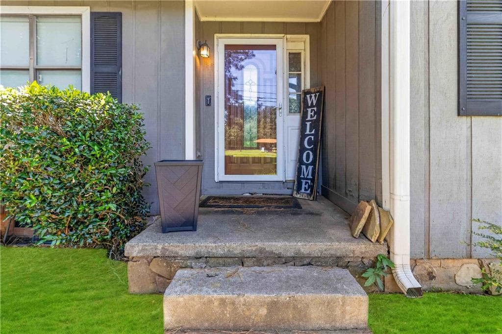 3 bedroom, 2 bathroom, 1,523 sq ft single family residence under contract at 5080 Rex Road, Stockbridge, GA 30281 — photo 4