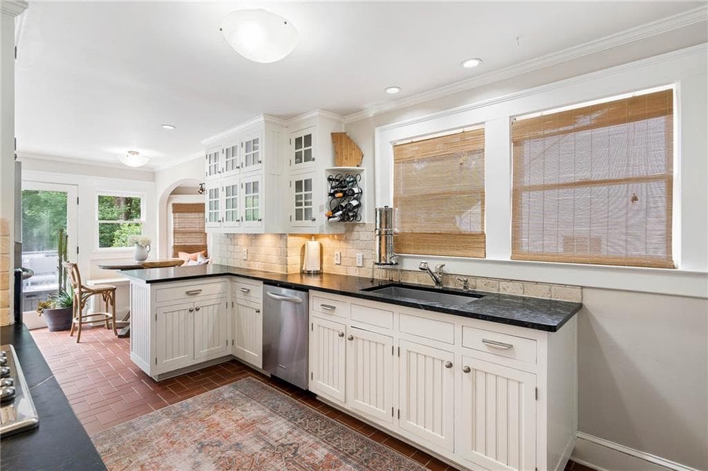 2 bedroom, 2 bathroom, 1,496 sq ft single family residence for sale at 255 Springdale Drive, Atlanta, GA 30305 — photo 9