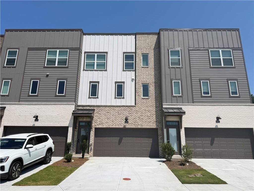 4 bedroom, 4 bathroom, 2,314 sq ft townhouse for rent at 3573 Overlook Rise Drive 5, Peachtree Corners, GA 30092 for $3,300 a month — photo 1 of 33