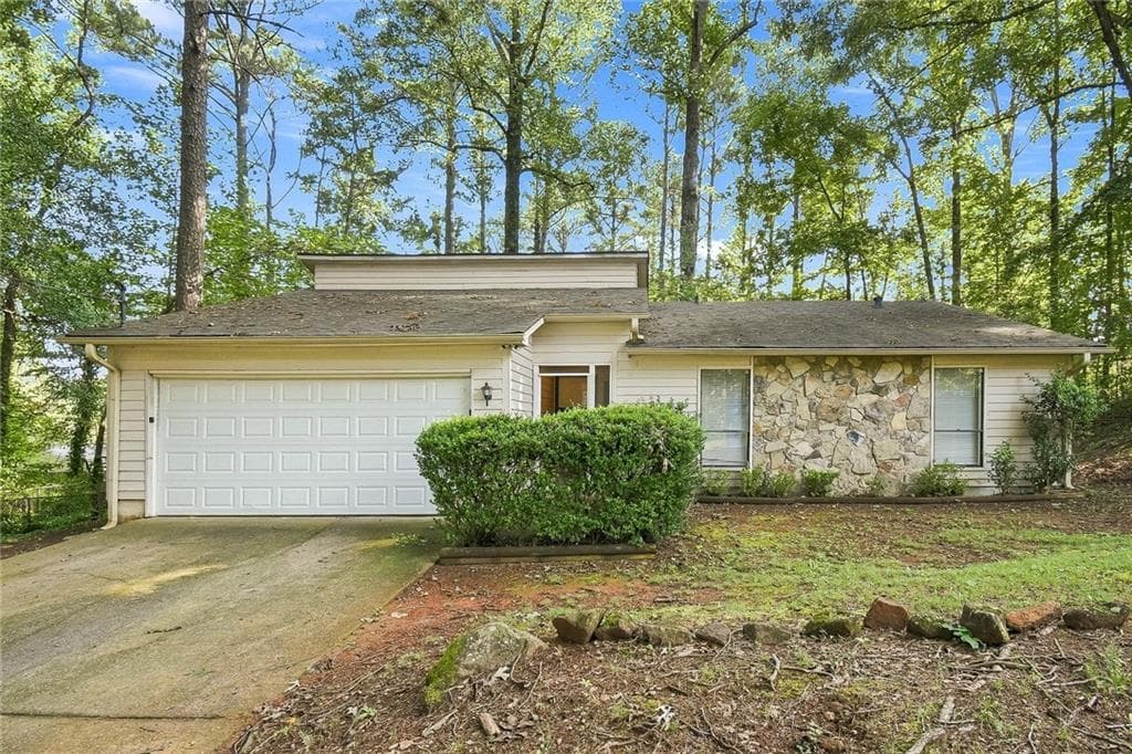 3 bedroom, 2 bathroom, 1,651 sq ft single family residence for rent at 1515 Captain Thomas Court, Marietta, GA 30066 for $2,135 a month — photo 1 of 16