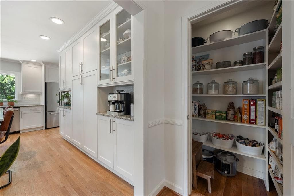 5 bedroom, 3 bathroom, 3,446 sq ft single family residence under contract at 874 Artwood Road, Atlanta, GA 30307 — photo 9