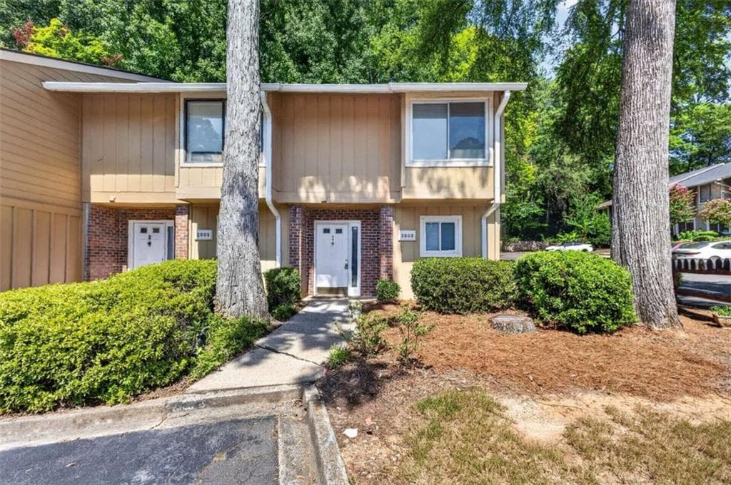 2 bedroom, 3 bathroom, 1,622 sq ft townhouse for sale at 2000 Stratford Place, Marietta, GA 30067 — photo 2