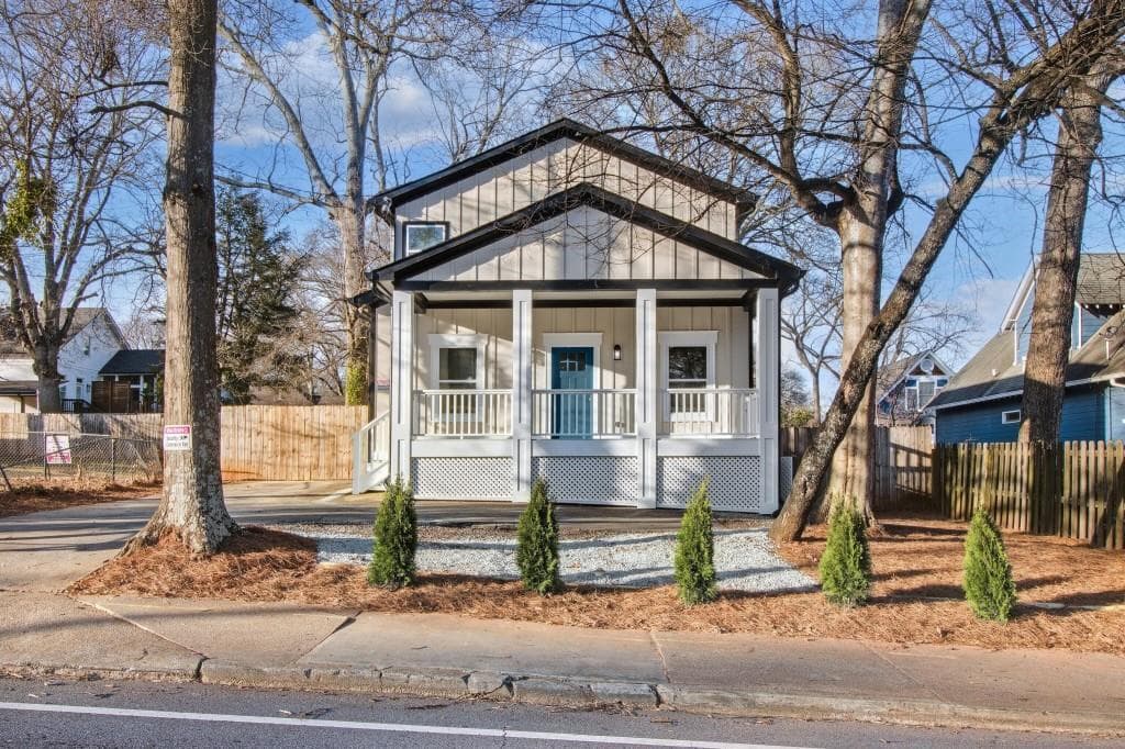 3 bedroom, 4 bathroom, 2,000 sq ft single family residence for sale at 1986 Memorial Drive, Atlanta, GA 30317
