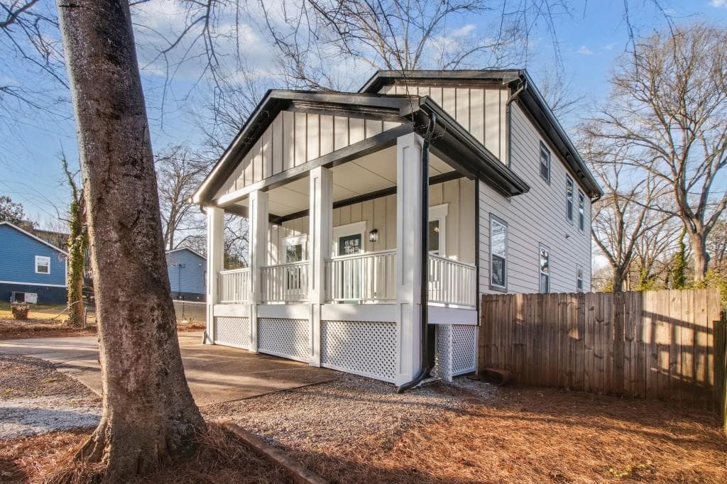 3 bedroom, 4 bathroom, 2,000 sq ft single family residence for sale at 1986 Memorial Drive, Atlanta, GA 30317 — photo 3