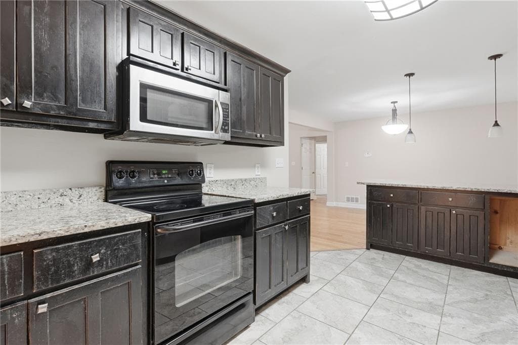 5 bedroom, 3 bathroom, 2,279 sq ft single family residence for rent at 2753 Allyn Way, Kennesaw, GA 30152 for $2,300 a month — photo 2