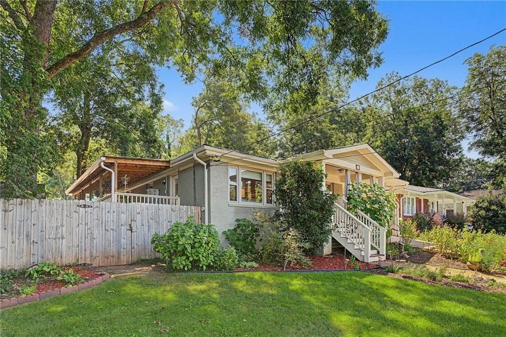 3 bedroom, 2 bathroom, 1,405 sq ft single family residence under contract at 43 Aberdeen Street, Atlanta, GA 30307 — photo 4