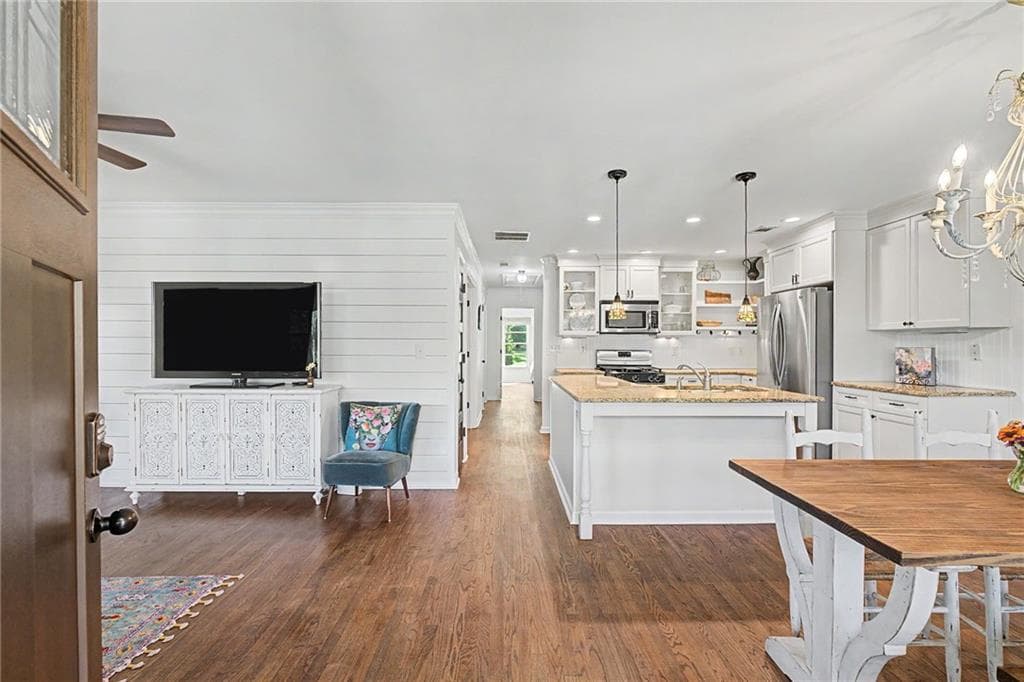3 bedroom, 2 bathroom, 1,405 sq ft single family residence under contract at 43 Aberdeen Street, Atlanta, GA 30307 — photo 6
