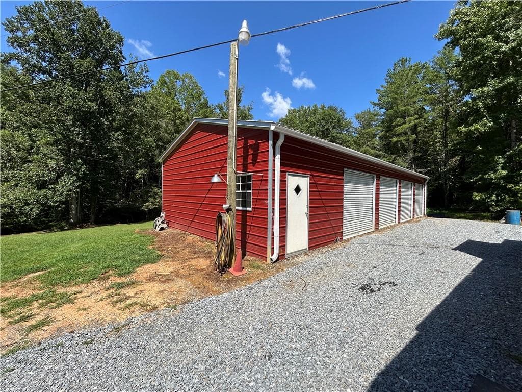 2 bedroom, 2 bathroom, 1,281 sq ft single family residence for sale at 581 N Garrett Branch Road, Ellijay, GA 30536 — photo 8
