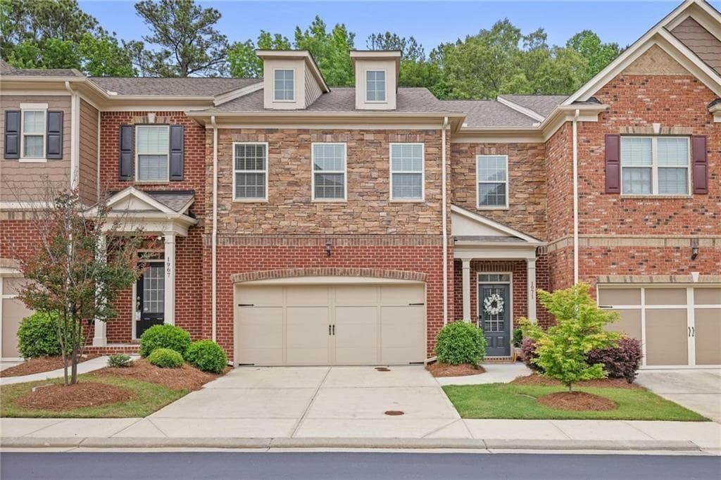 3 bedroom, 3 bathroom, 2,688 sq ft townhouse for sale at 1971 Silver Birch Drive, Smyrna, GA 30080 — photo 1 of 39