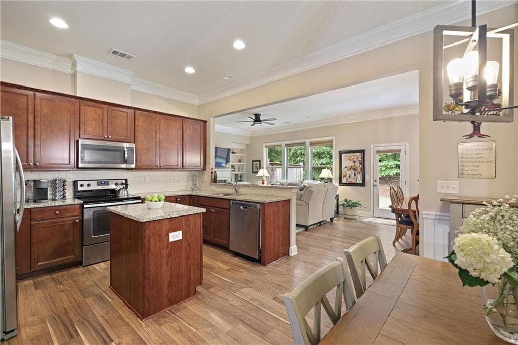3 bedroom, 3 bathroom, 2,688 sq ft townhouse for sale at 1971 Silver Birch Drive, Smyrna, GA 30080 — photo 2