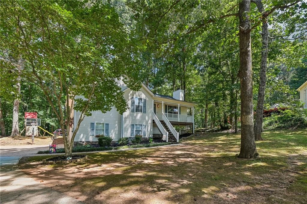 3 bedroom, 2 bathroom, 1,589 sq ft single family residence for sale at 1535 Kimberly Place, Canton, GA 30114 — photo 1 of 34