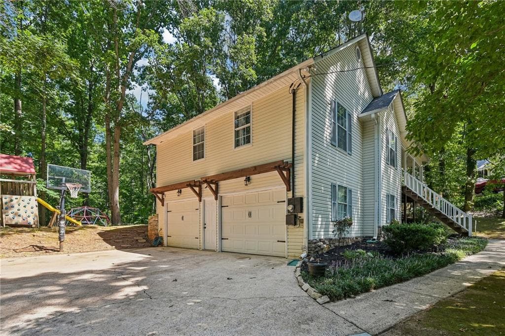 3 bedroom, 2 bathroom, 1,589 sq ft single family residence for sale at 1535 Kimberly Place, Canton, GA 30114 — photo 2