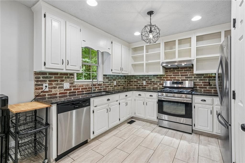 3 bedroom, 2 bathroom, 1,589 sq ft single family residence for sale at 1535 Kimberly Place, Canton, GA 30114 — photo 4