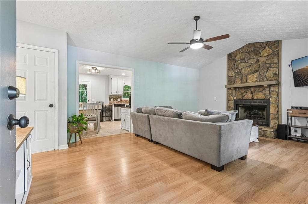 3 bedroom, 2 bathroom, 1,589 sq ft single family residence for sale at 1535 Kimberly Place, Canton, GA 30114 — photo 5