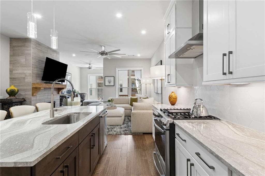 3 bedroom, 4 bathroom, 2,300 sq ft townhouse for sale at 4351 Parkside Place, Sandy Springs, GA 30342 — photo 6