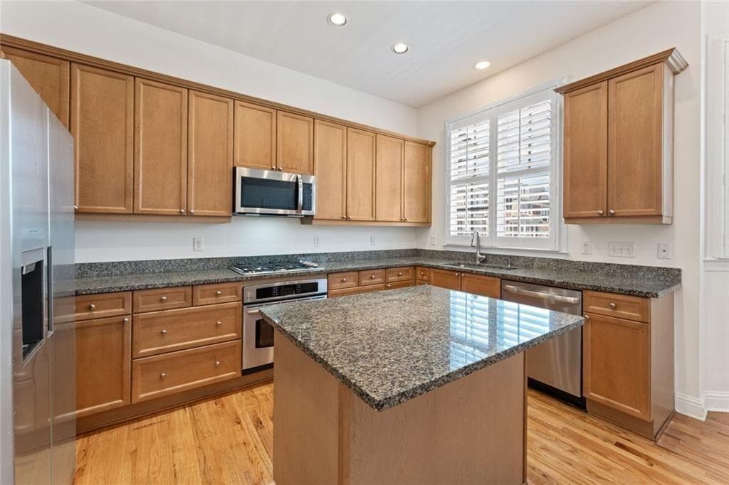 3 bedroom, 4 bathroom, 3,195 sq ft townhouse for sale at 1266 Creekside Terrace, Smyrna, GA 30082 — photo 7