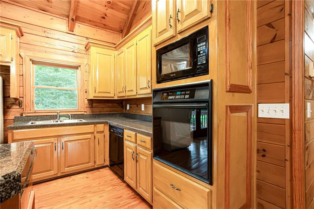 3 bedroom, 2 bathroom, 1,332 sq ft single family residence under contract at 3019 Haralson Road, Decatur, GA 30033 — photo 10