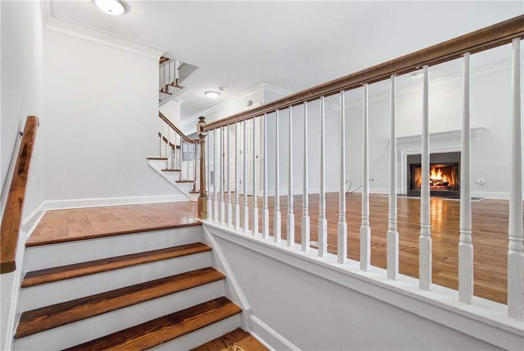 3 bedroom, 3 bathroom, 1,750 sq ft townhouse for sale at 7500 Roswell Road 6, Sandy Springs, GA 30350 — photo 3