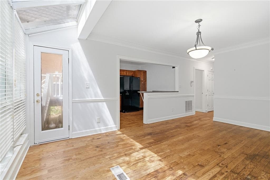 3 bedroom, 3 bathroom, 1,750 sq ft townhouse for sale at 7500 Roswell Road 6, Sandy Springs, GA 30350 — photo 9